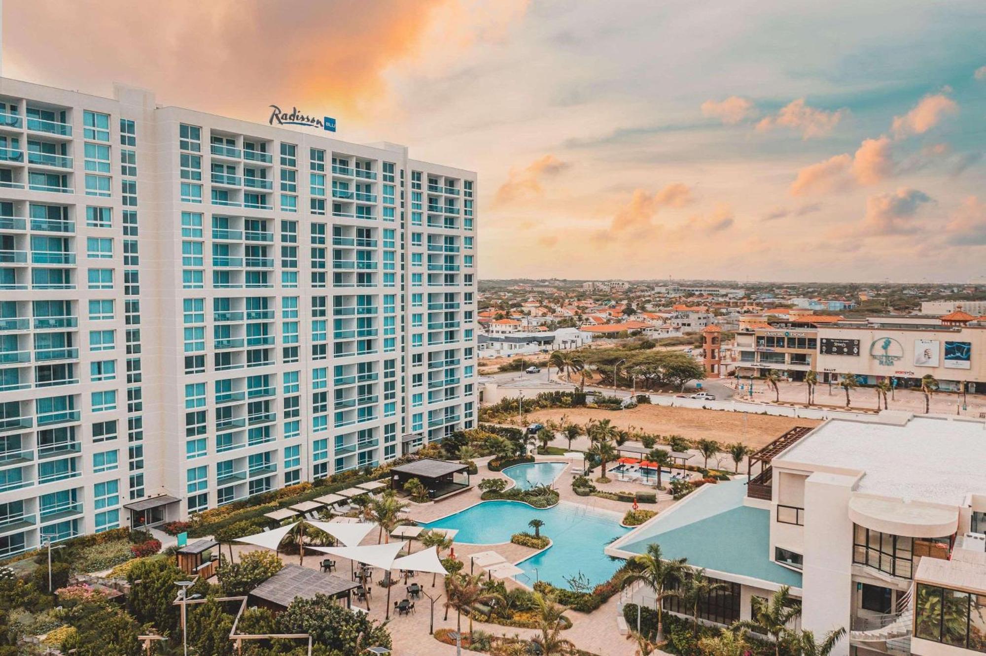 Hotel Radisson Blu Aruba Palm Beach Exterior foto